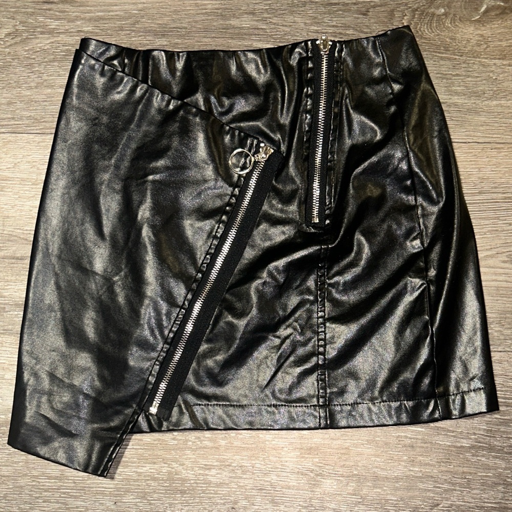 SHEIN Black Faux Leather Skirt with Ring Zipper